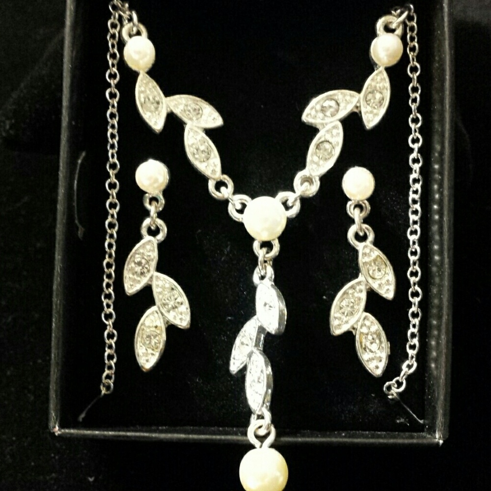 Avon Marquis Leaves Pearl Gift Set